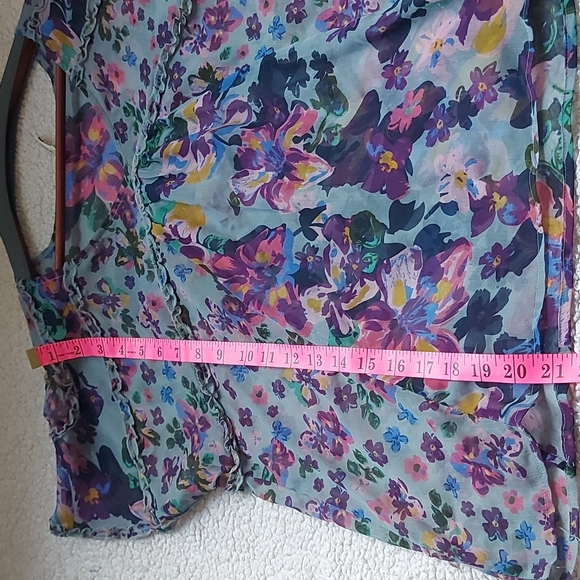 Willow & Clay sheer floral blouse. Floral pattern - Picture 7 of 7